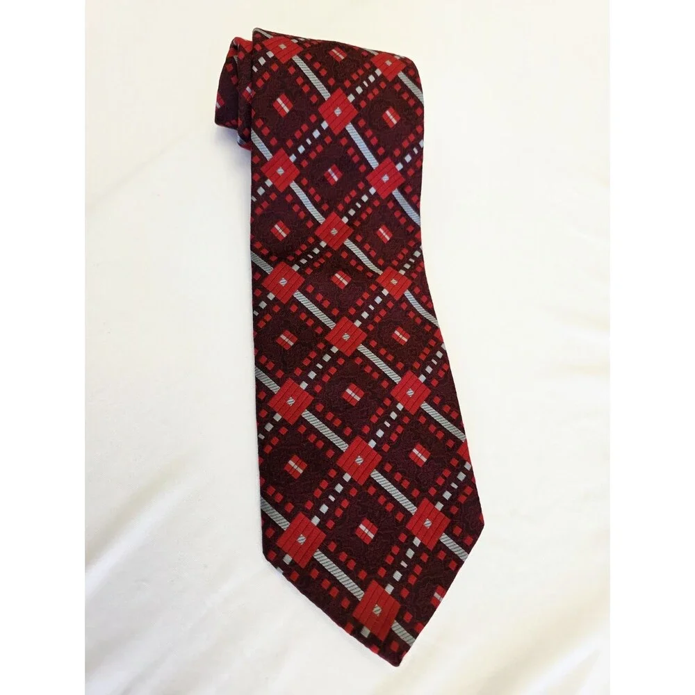 Londonaire by Beau Brummell 100% Polyester Geometric 1970s Tie Red Burgundy